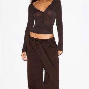 SKIMS BOYFRIEND FLEECE
OVERSIZED STRAIGHT LEG PANT Color Espresso XS